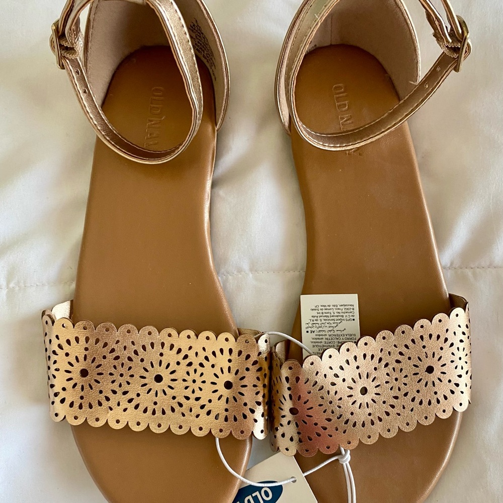 Old Navy girls Sandals with Floral Cutout Size2Y